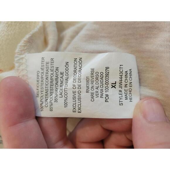 Jolt XL cream with embroidered flowers & beading tank top - Picture 4 of 5